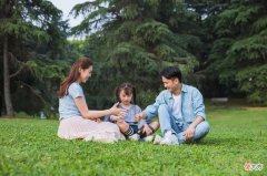 很多父母搞不懂，为什么“爸爸爱妈妈”是给孩子最好的家庭教育？
