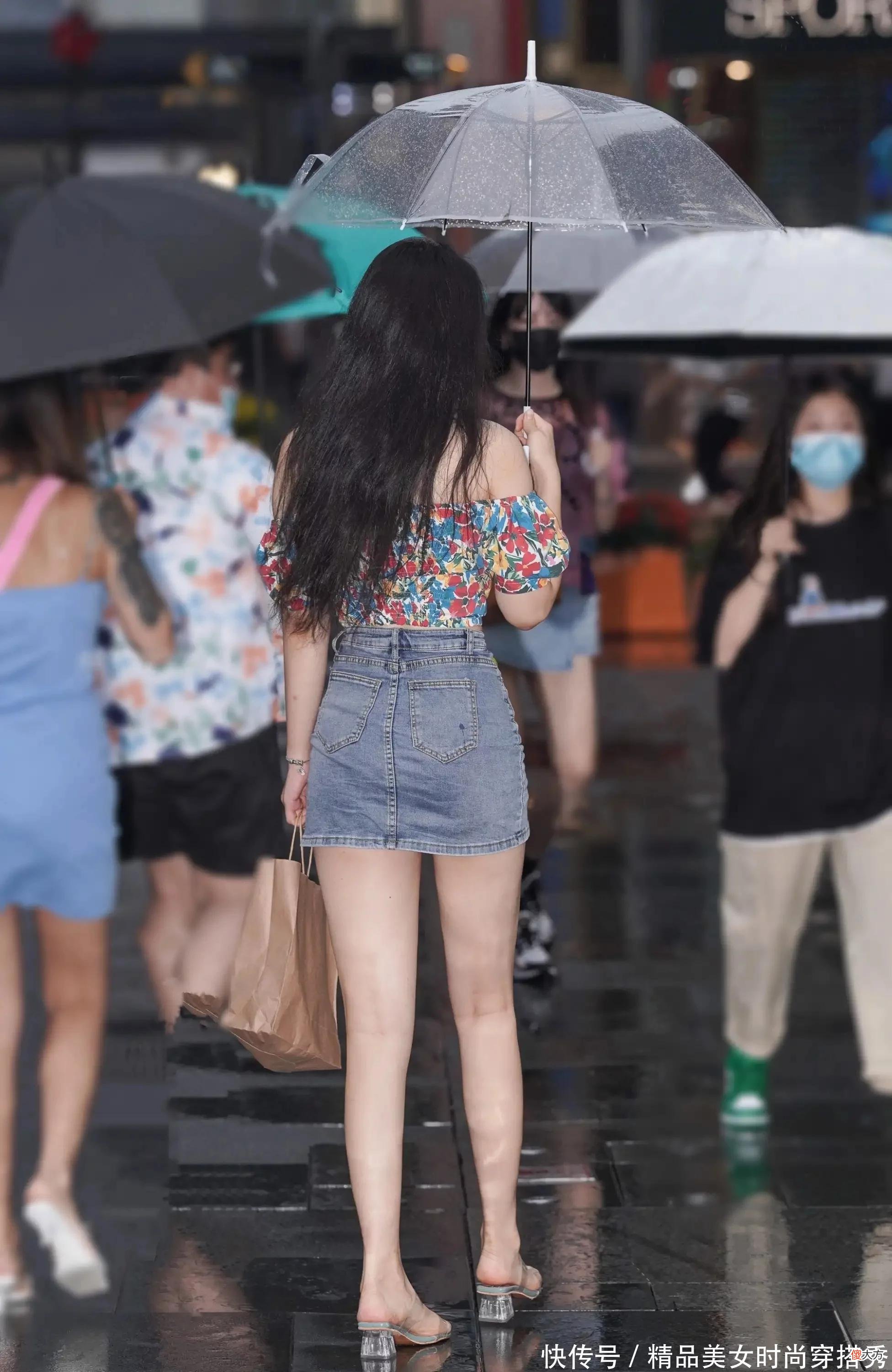 【时尚一点】这抹胸上衣的花色也太俗了吧，总感觉有点匠气，大家觉得呢？