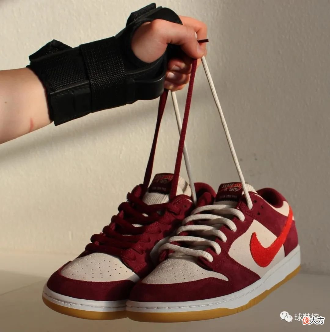 【就爱时尚】sacai x Nike 联名新配色清晰曝光＆又一双好看的 SB Dunk 联名来了！