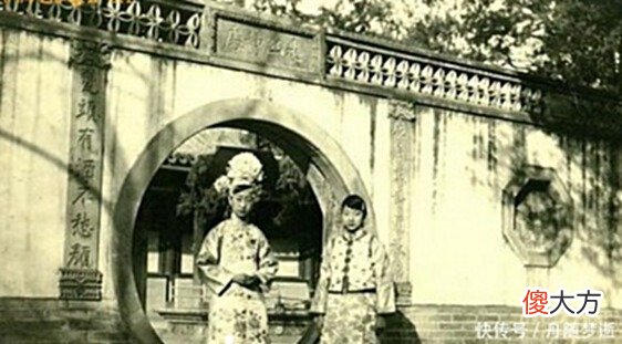 【历史故事】罕见的清朝老照片，女人慵懒又多姿，难以想象那个年代的生活！