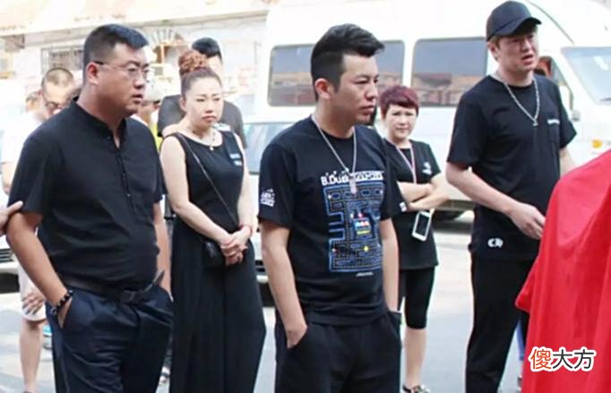 【游戏迷】舞帝利哥“清理师门”，却倒赔徒弟10万块，网友：好戏在后头