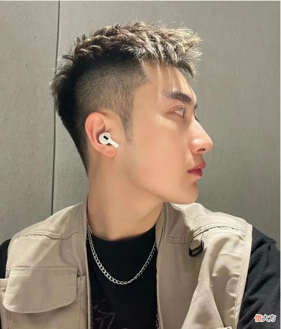 【就爱时尚】别剪锅盖头了，这才是当下最火的男士发型，周边光潮流发色很百变