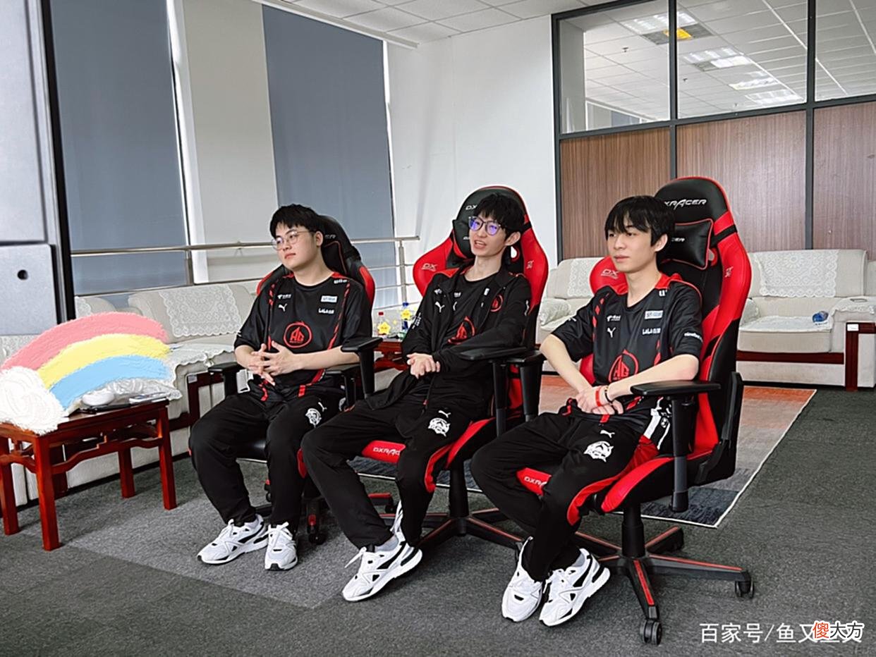 【游戏世界】AG2-1WB，WB打野身价大涨，忆安独孤Carry，极光不愧是一诺的替补