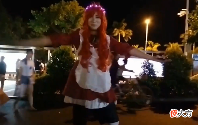 【游戏世界】钱小佳周思涵恋情曝光，女装视频出炉后，粉丝和主播能够幸福