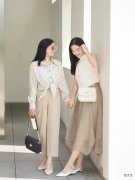 【时尚一点】五短身材的女人怎么穿更显气质？学学这位上了年纪的妈妈，好美