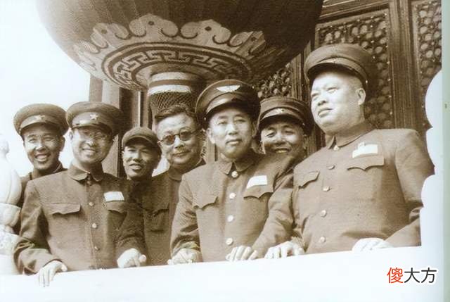 【历史故事】非常罕见，开国上将黄永胜7张经典照片，他身边的都是谁？