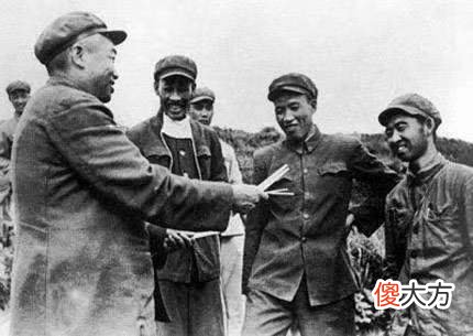 【爱历史】戎马一生的彭老总，留下的珍贵照片，看看与他合影的将军都有谁