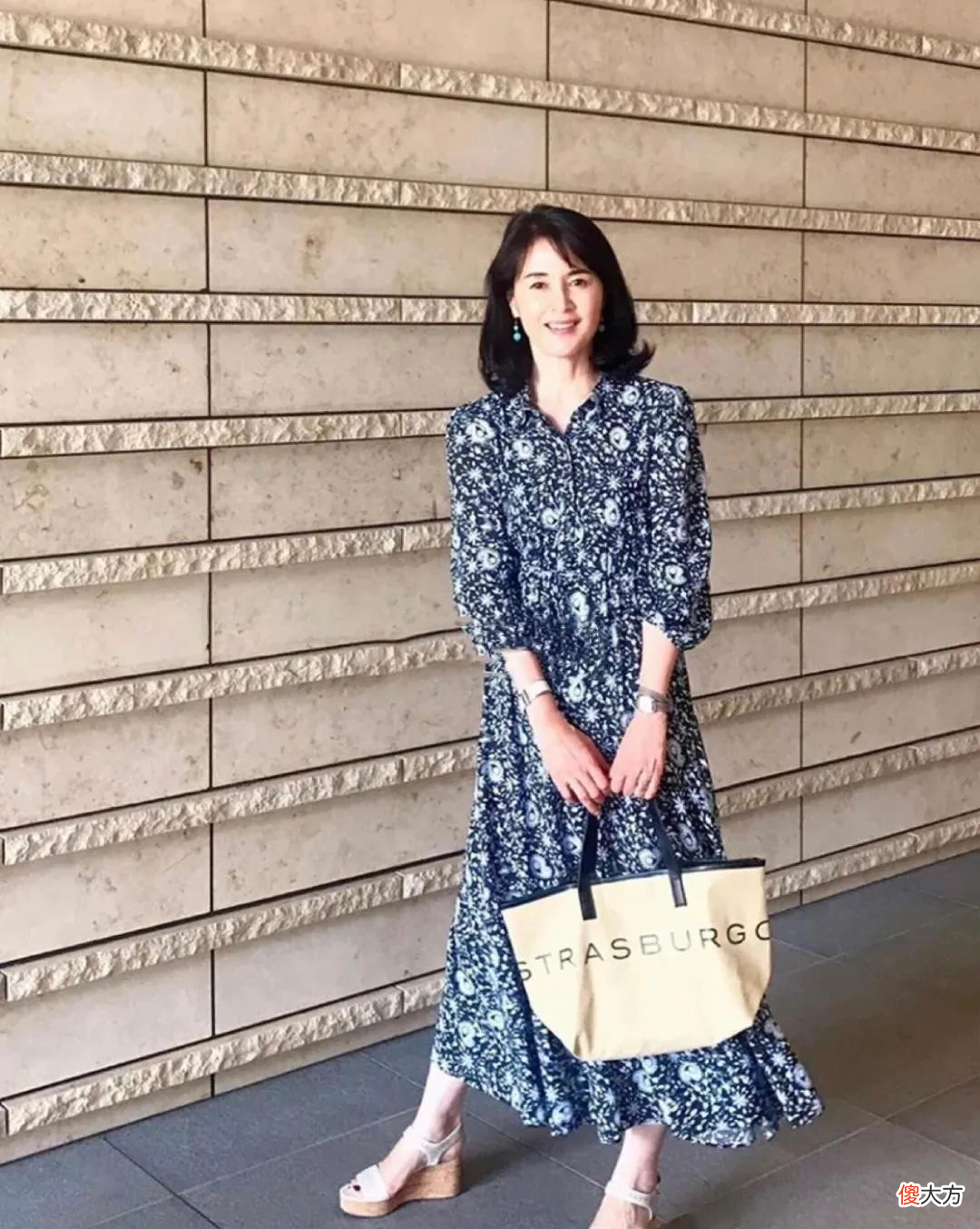 【时尚一点】优雅到骨子里的日本主妇，穿衣简约又气质，50岁的年纪40岁的外表