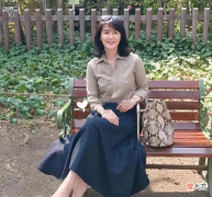 【时尚一点】优雅到骨子里的日本主妇，穿衣简约又气质，50岁的年纪40岁的外表