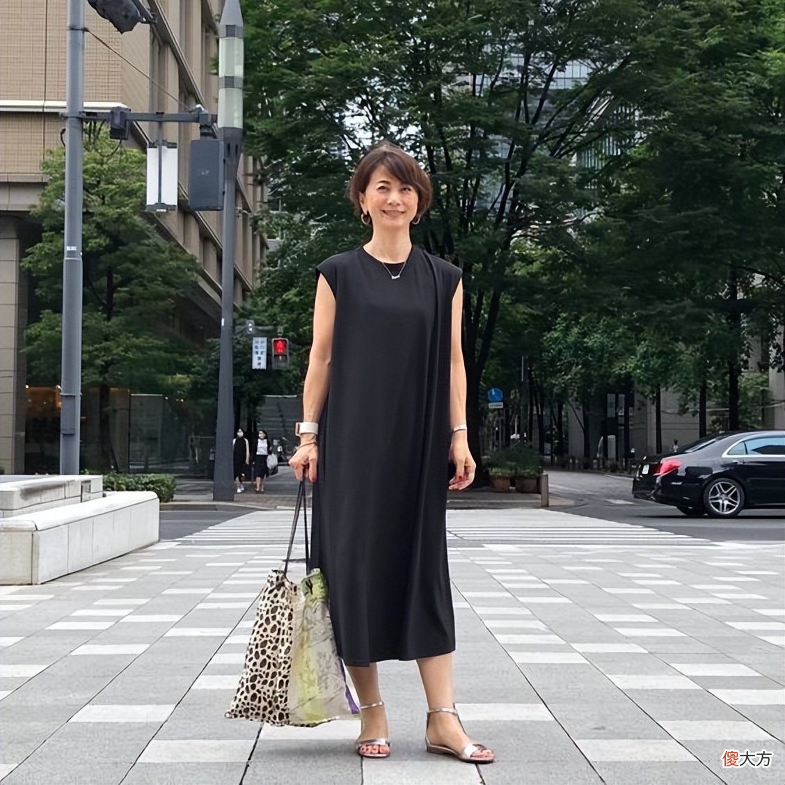 【时尚一点】优雅到骨子里的日本主妇，穿衣简约又气质，50岁的年纪40岁的外表