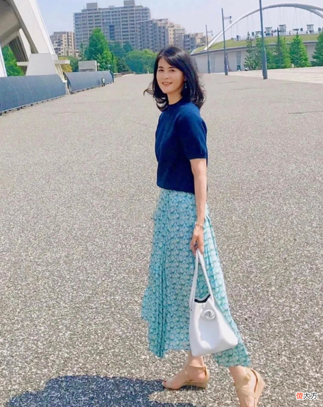 【时尚一点】优雅到骨子里的日本主妇，穿衣简约又气质，50岁的年纪40岁的外表