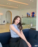【时尚一点】别再说无袖衫不好穿，那是因为你不会搭配，3种思路帮你变时髦