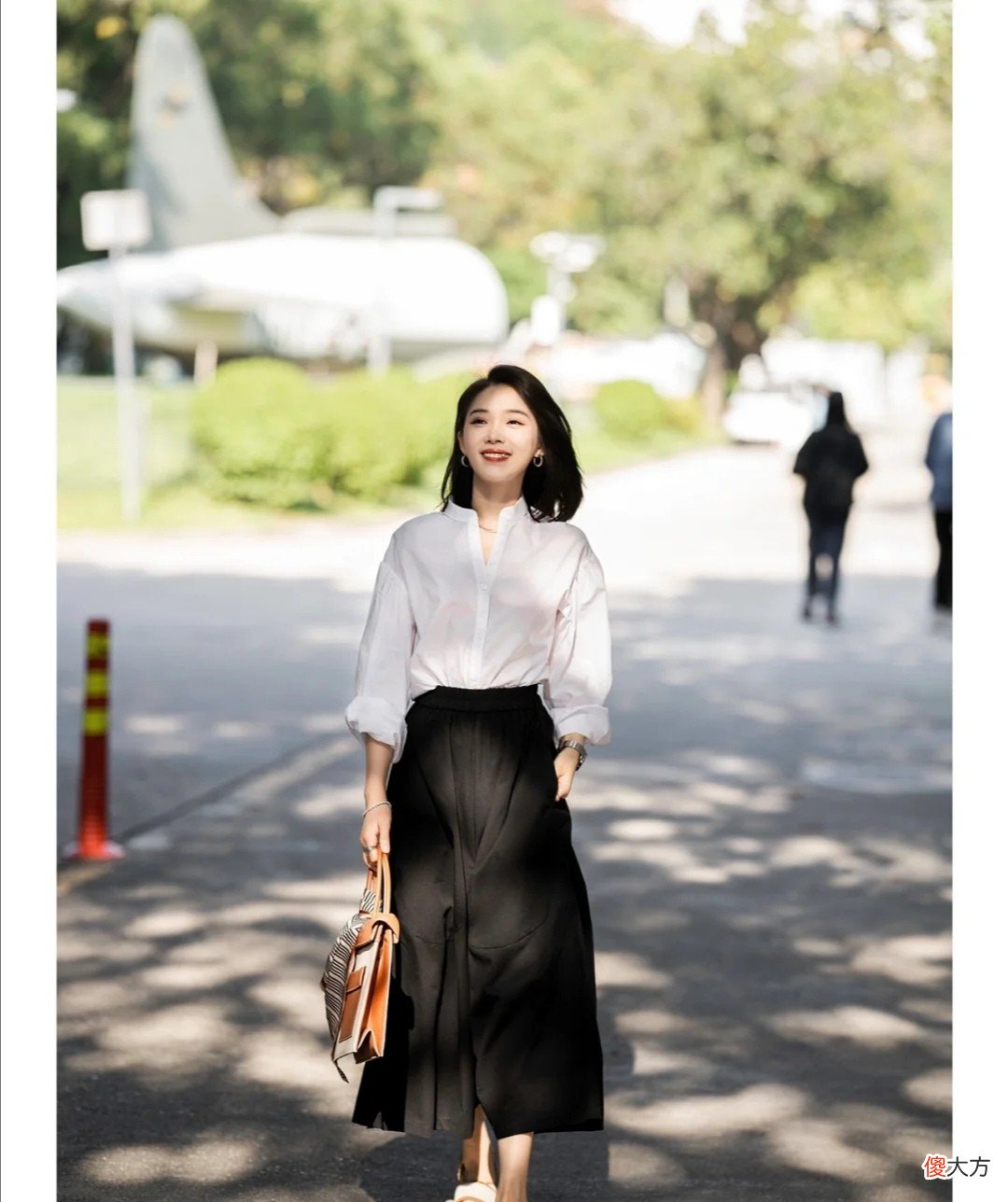 【时尚一点】适合成熟女人的4组配色，简约自然又显年轻，端庄大气又有品味