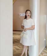 【时尚一点】50＋的妈妈就要这样穿，精致优雅又显贵气，时尚大气又显年轻