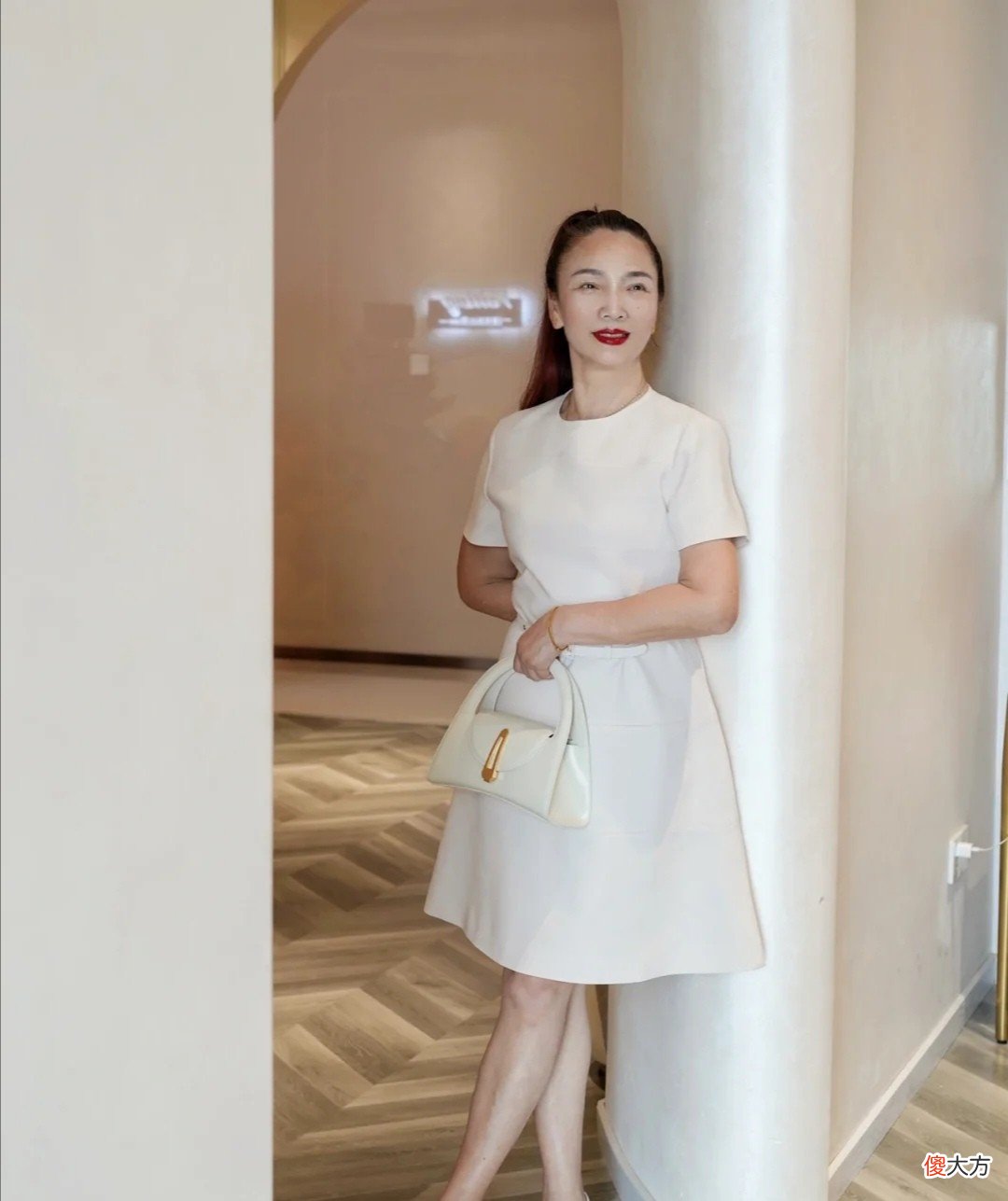 【时尚一点】50＋的妈妈就要这样穿，精致优雅又显贵气，时尚大气又显年轻