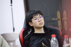 【游戏世界】久诚加练火舞，忆安受到粉丝一致好评，AG该给一诺重新找替补了