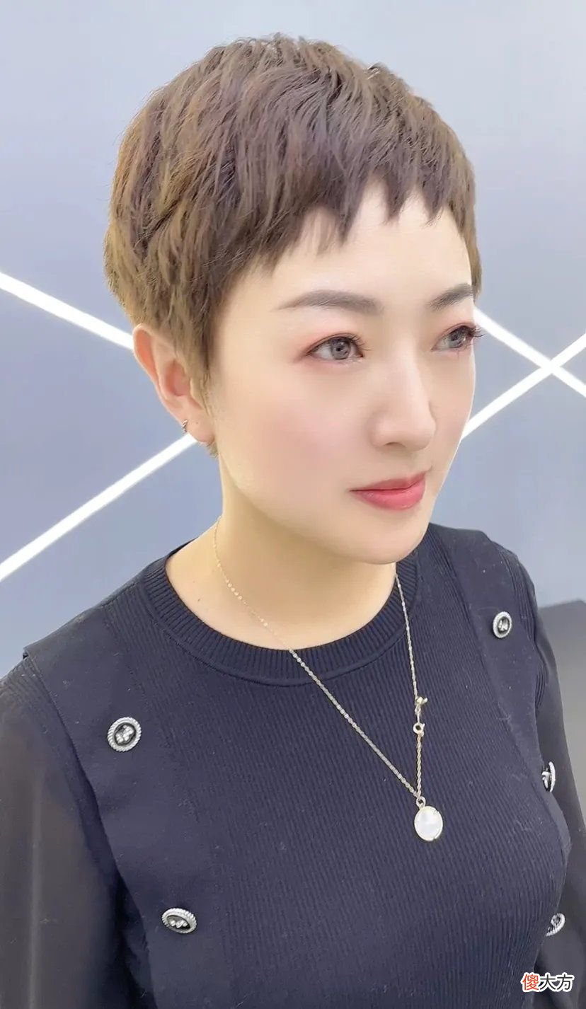 【时尚一点】女人40岁，今夏发型这样剪，拒绝老气显年轻