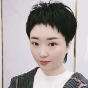 【时尚一点】女人40岁，今夏发型这样剪，拒绝老气显年轻