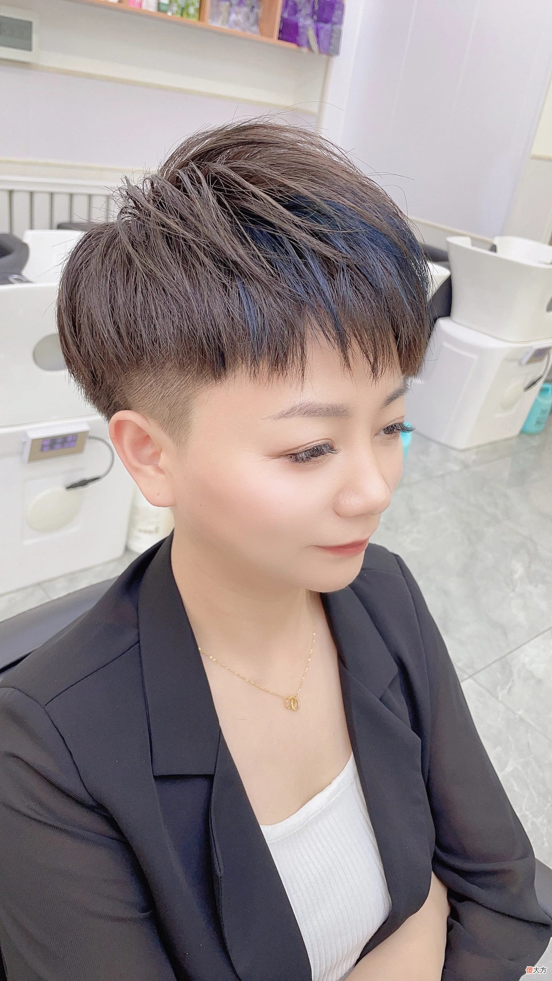 【时尚一点】女人40岁，今夏发型这样剪，拒绝老气显年轻
