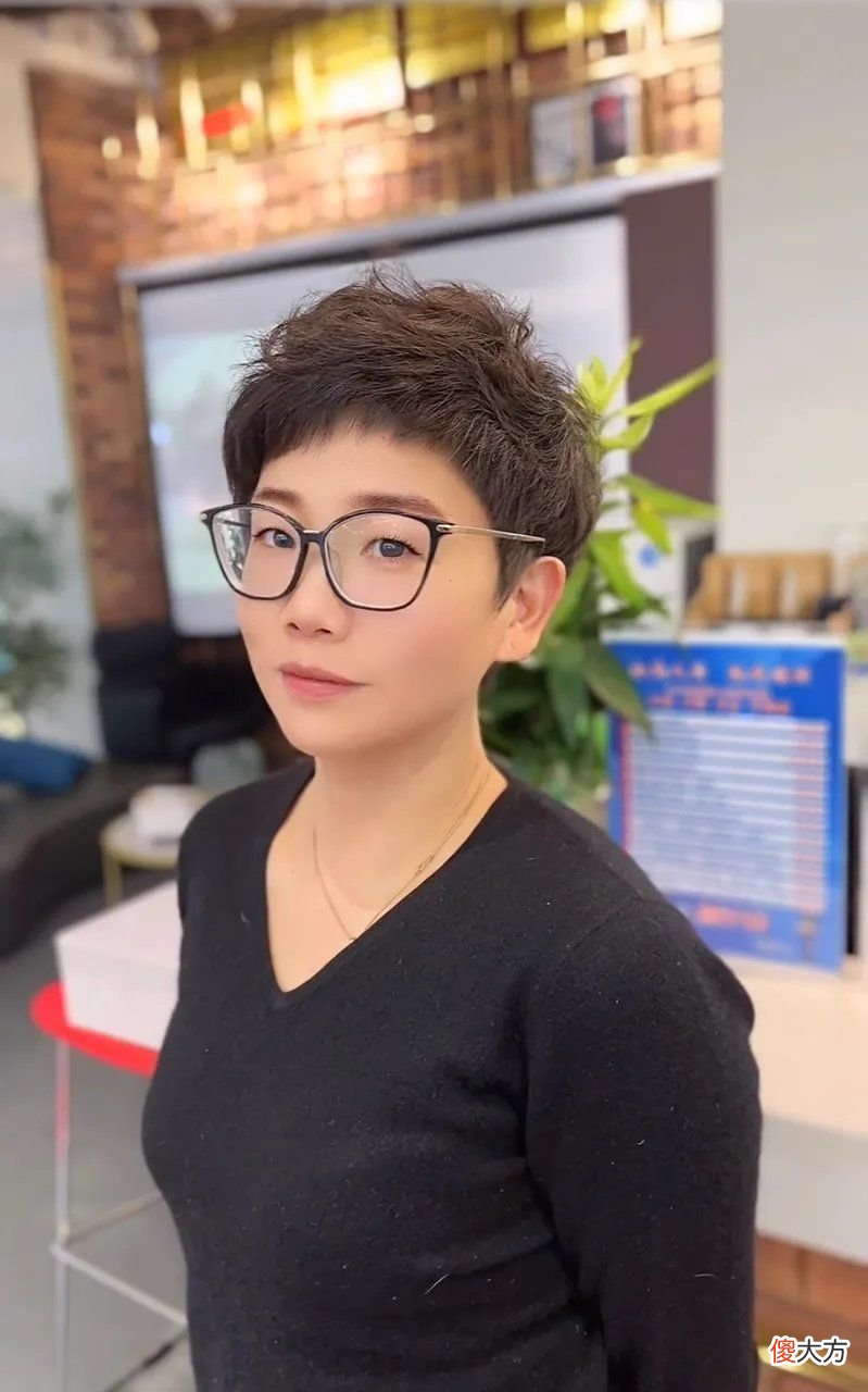 【时尚一点】女人40岁，今夏发型这样剪，拒绝老气显年轻