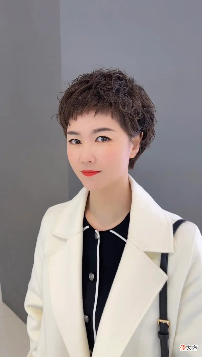 【时尚一点】女人40岁，今夏发型这样剪，拒绝老气显年轻