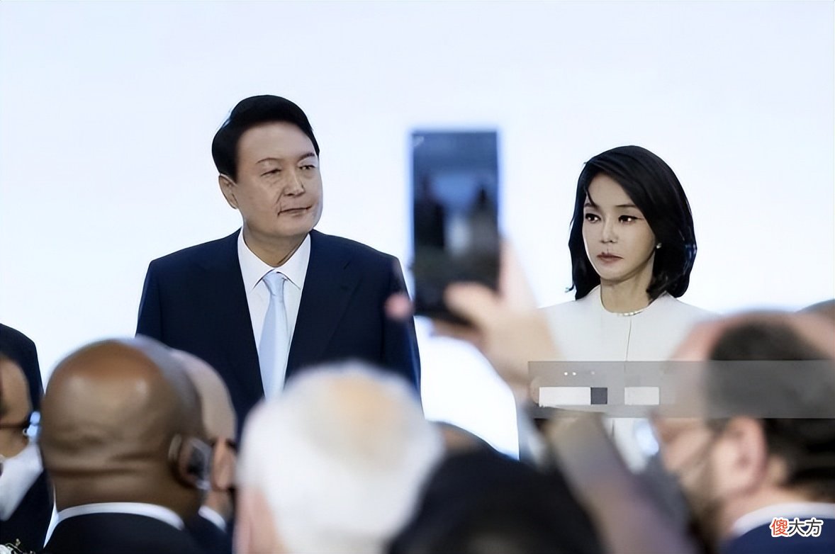 【就爱时尚】韩国新第一夫人真挺美，穿套装优雅知性，有贤内助的高级感