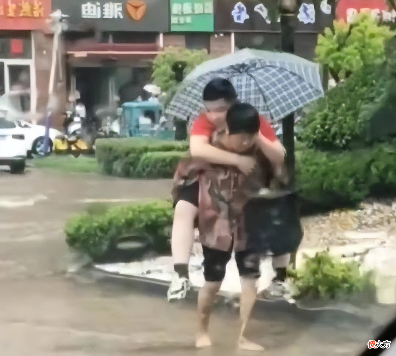 不用你陪我，即使再难我也要自己回家！少年，看好你！