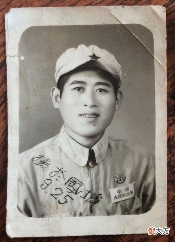 【爱历史】上世纪五十年代军人照：人长得清秀帅气，他们是最可爱的人