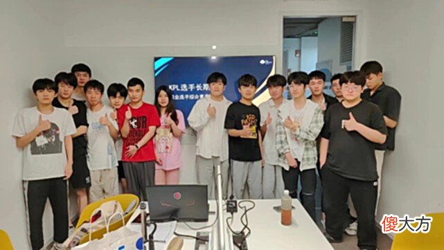 【游戏世界】夏季赛转会窗口正式开启！TTG上野和eStar二队成为争夺焦点