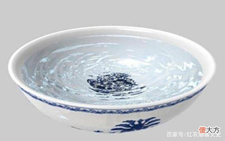 【爱历史】刘伯温讨水喝，农妇向水里撒了一把谷壳，多年后才知她有大智慧