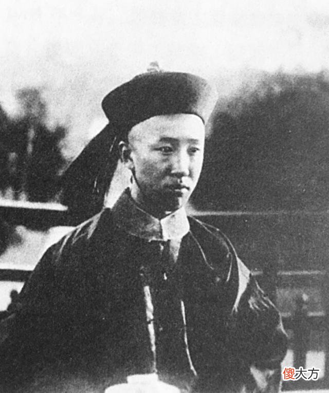 【历史故事】罕见历史照，梦露参加肯尼迪宴会礼服价值百万，伊丽莎白女王登基