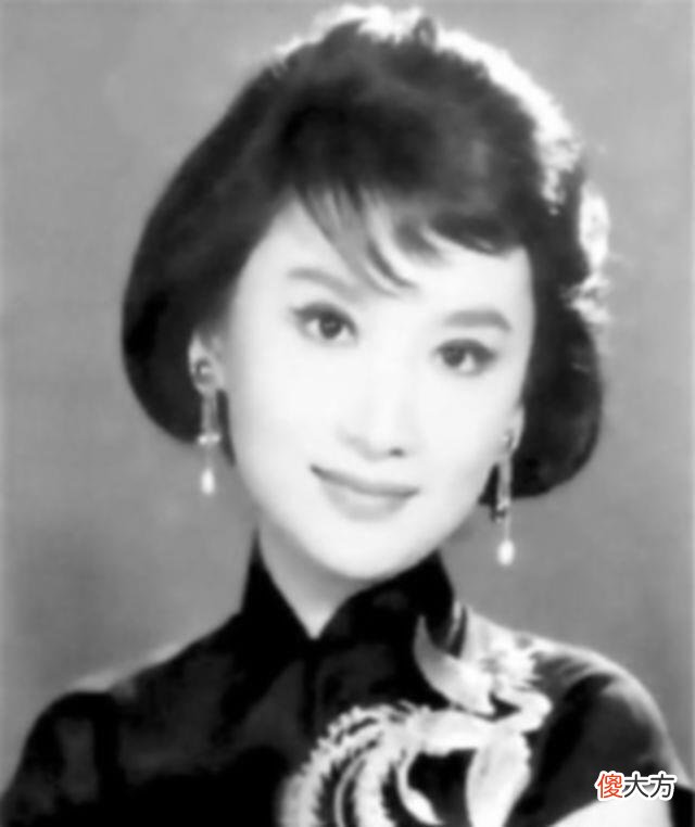 【历史故事】罕见历史照，梦露参加肯尼迪宴会礼服价值百万，伊丽莎白女王登基