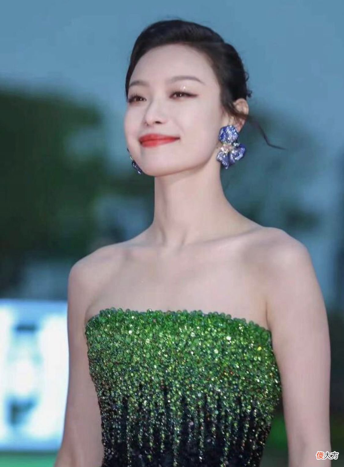 【时尚一点】真正见过世面的中年女人，很少会戴这4种“首饰”，容易拉低档次