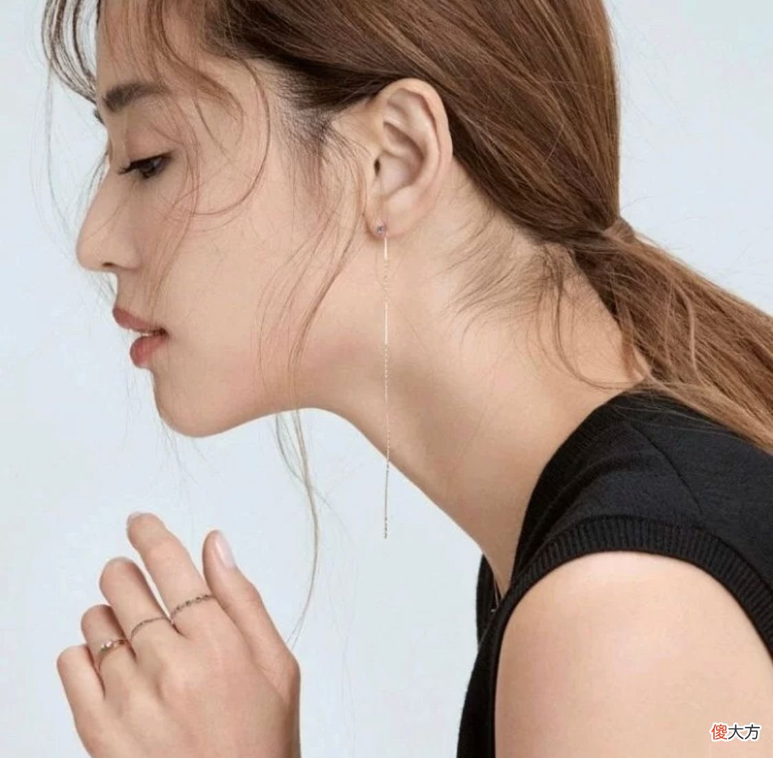 【时尚一点】真正见过世面的中年女人，很少会戴这4种“首饰”，容易拉低档次