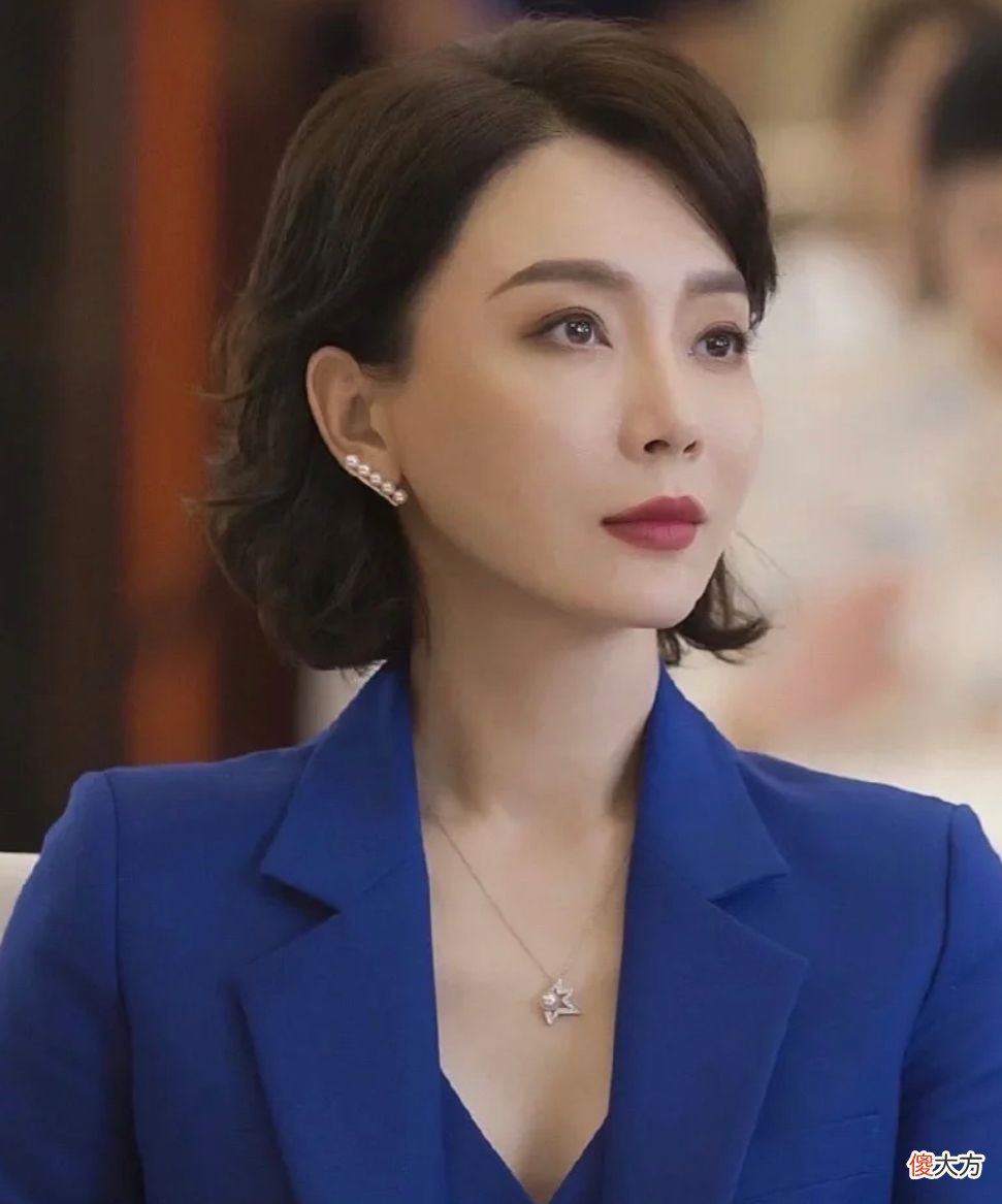 【时尚一点】真正见过世面的中年女人，很少会戴这4种“首饰”，容易拉低档次