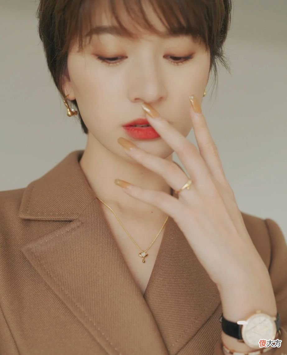 【时尚一点】真正见过世面的中年女人，很少会戴这4种“首饰”，容易拉低档次