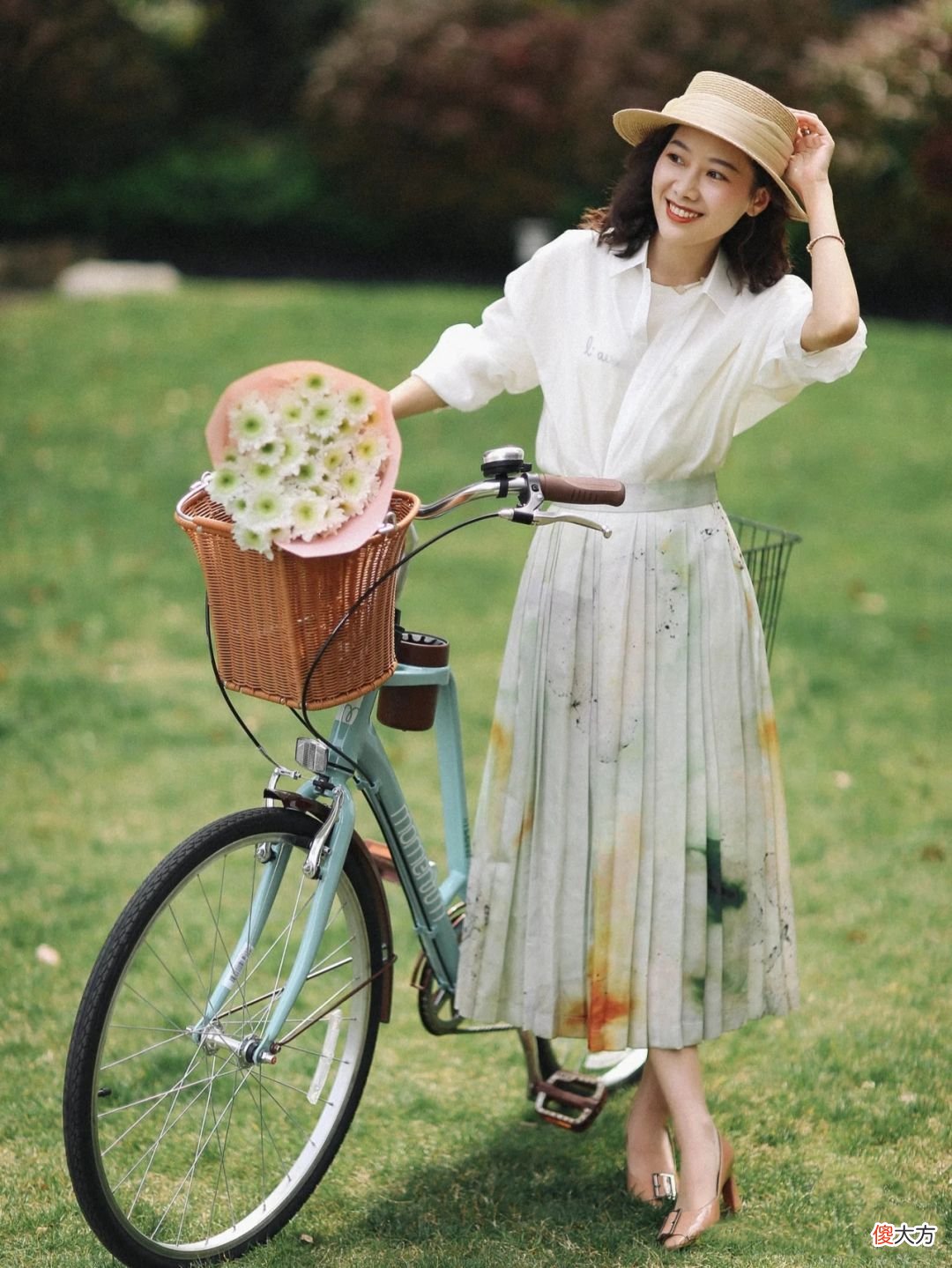 【时尚一点】40岁女人的夏日穿搭，还是衬衫＋半裙穿更得体，成熟优雅又显气质