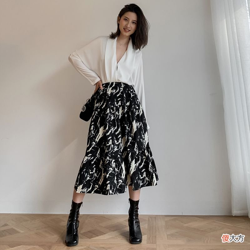 【时尚一点】40岁女人的夏日穿搭，还是衬衫＋半裙穿更得体，成熟优雅又显气质