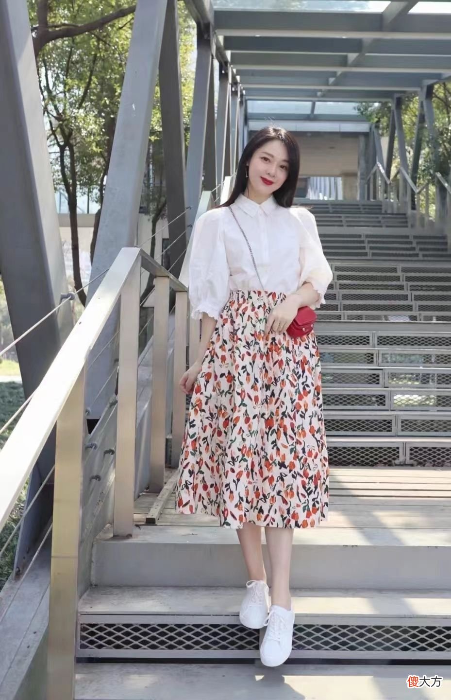【时尚一点】40岁女人的夏日穿搭，还是衬衫＋半裙穿更得体，成熟优雅又显气质
