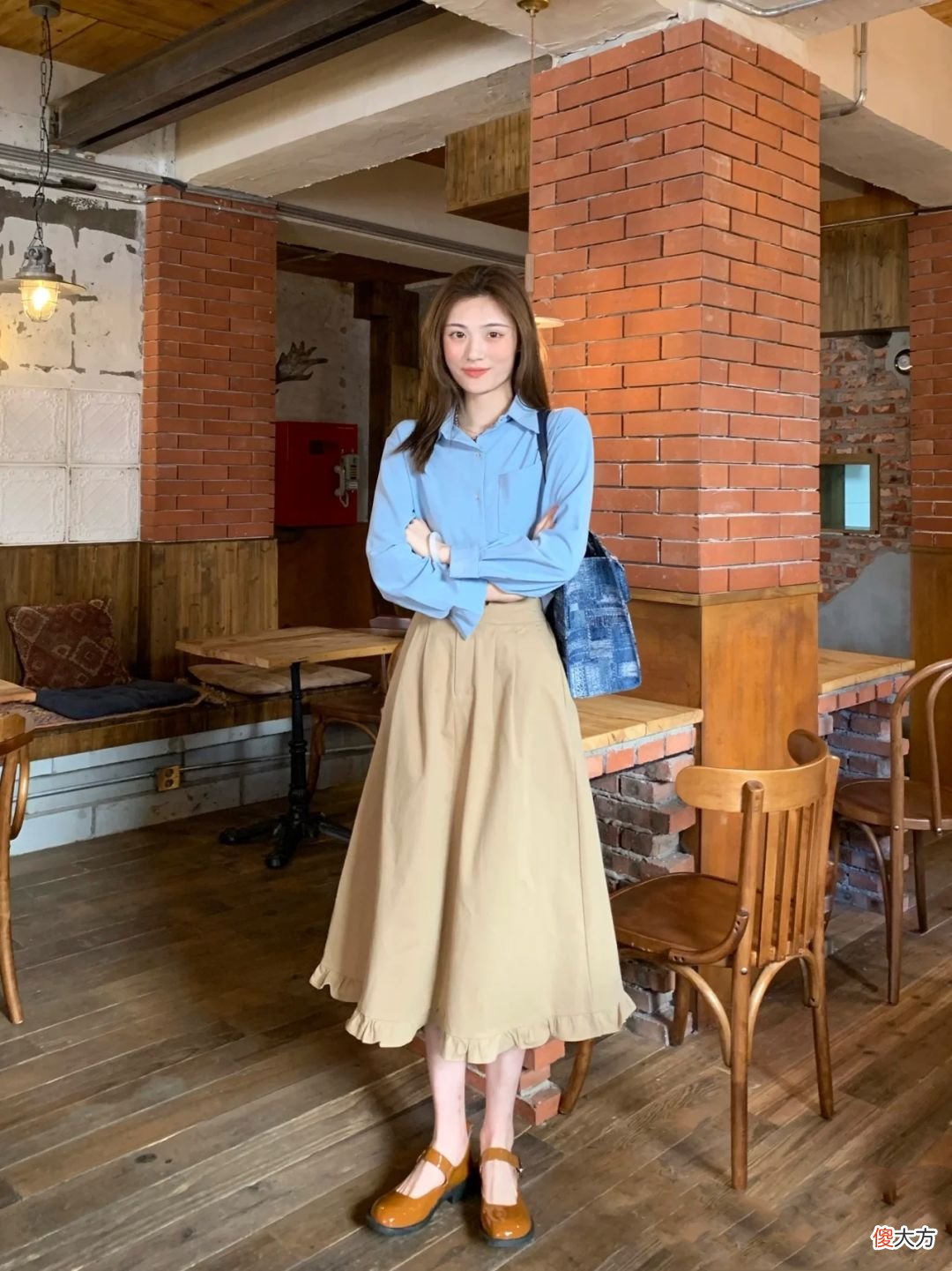 【时尚一点】40岁女人的夏日穿搭，还是衬衫＋半裙穿更得体，成熟优雅又显气质