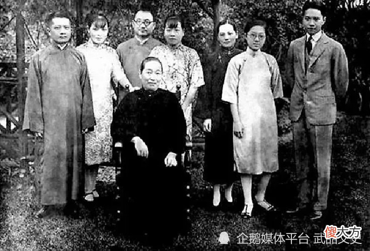 【历史故事】蒋介石败退台湾时下令暗杀3人：毛人凤只杀了1个，另外2个不敢杀