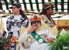 【爱历史】利比亚狂人卡扎菲，身边美女众多，娶刺客来当老婆