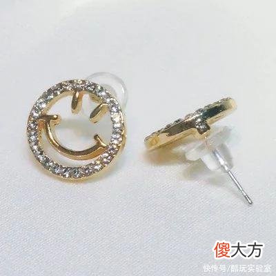【时尚一点】夜市丨均价9块多！美到飞起的耳钉，一周穿搭不重复