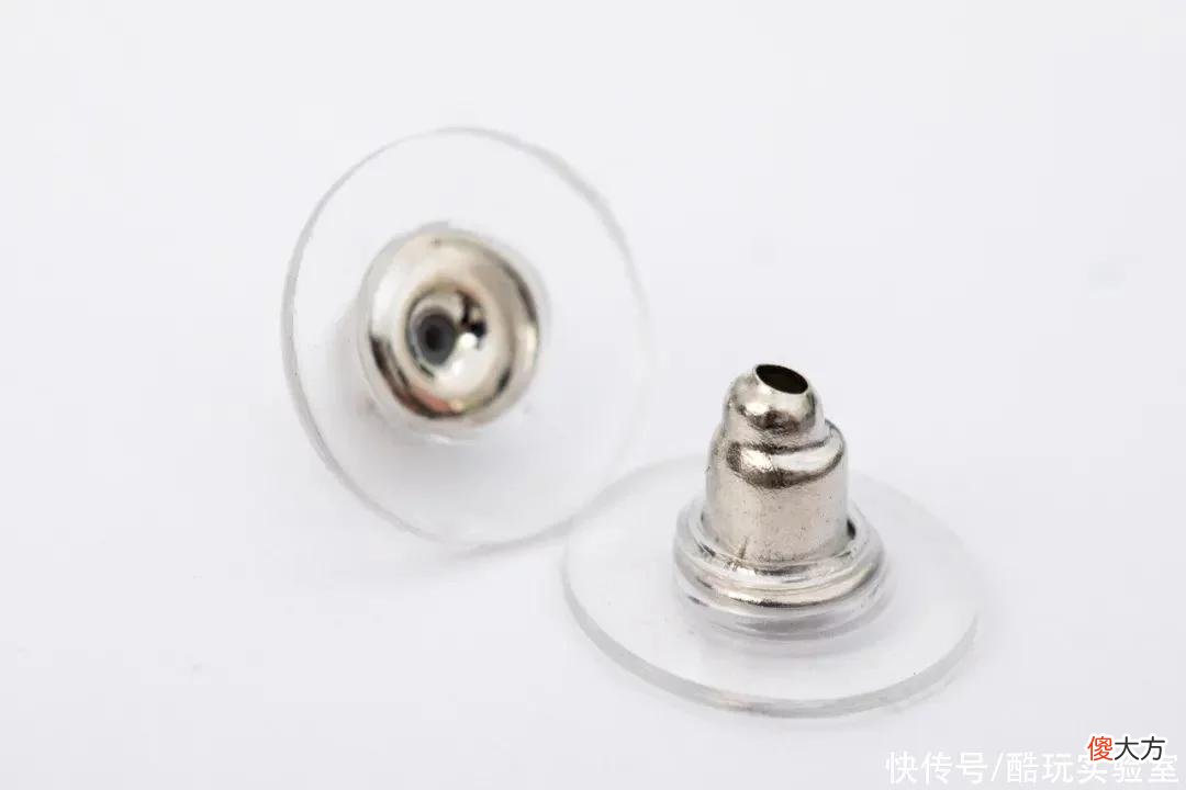 【时尚一点】夜市丨均价9块多！美到飞起的耳钉，一周穿搭不重复