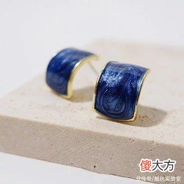 【时尚一点】夜市丨均价9块多！美到飞起的耳钉，一周穿搭不重复
