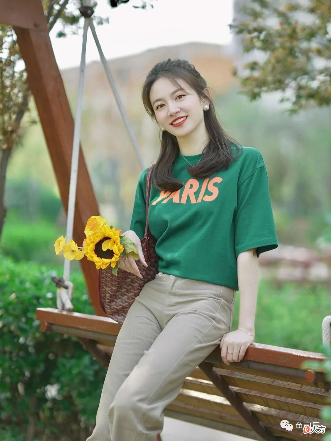 【时尚一点】会打扮的女人，用这几款T恤就能穿出高级感，简约清爽还不挑人