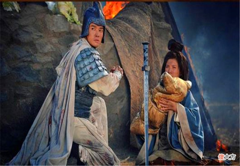 【爱历史】《三国演义》中，面对前来拦截的赵云张飞，孙夫人为何前倨后恭？