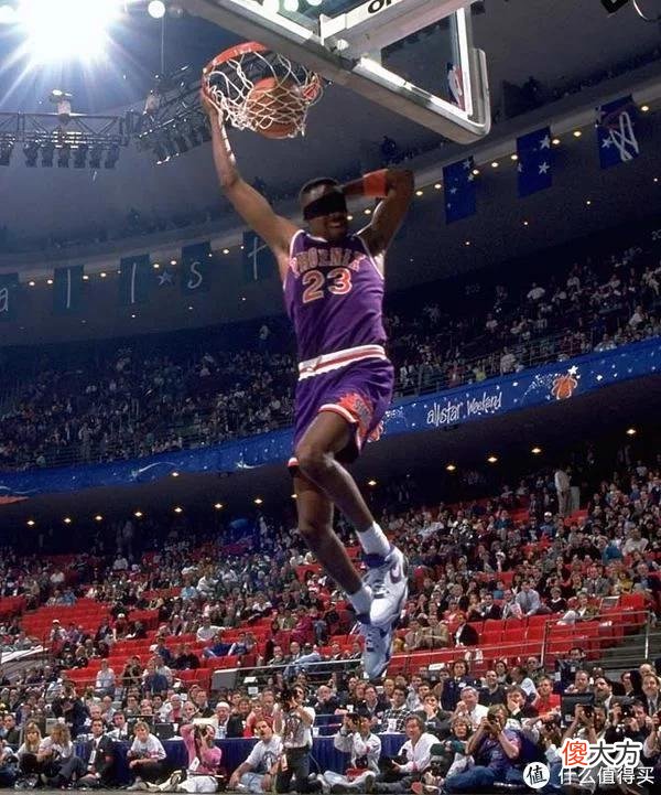 【时尚一点】要做篮球场上最靓的仔，跟着NBA扣篮大赛冠军买球鞋就对了！再来十款，关注我不走丢！篇四：1992-1984！