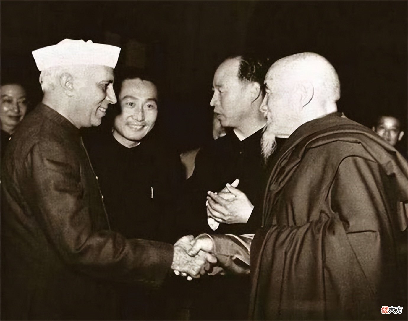 【爱历史】我国支援邻国66万吨粮食，养活数百万人口，邻国却占我国9万领土