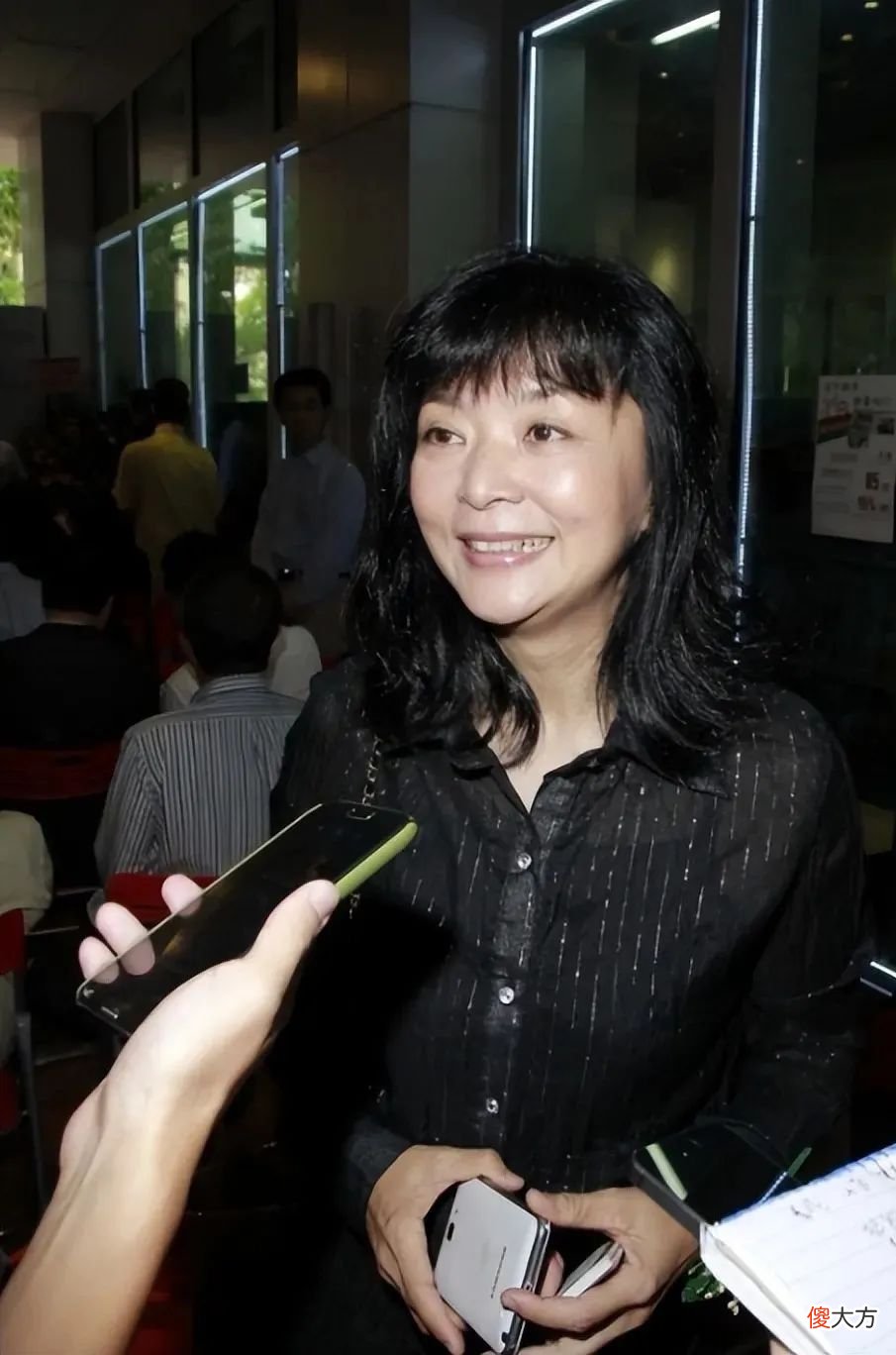 【就爱时尚】“最美小龙女”近照，虽发福明显但脸上无皱纹，62岁看起来像30岁
